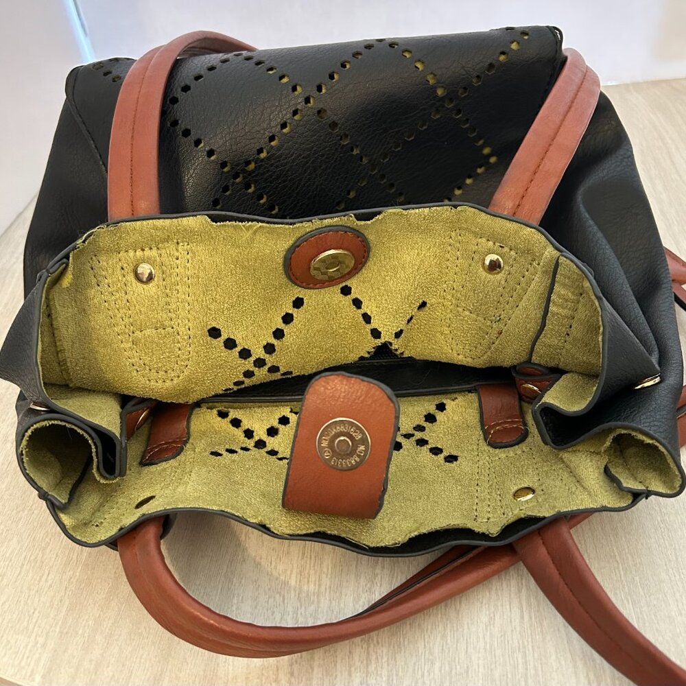 Liz Soto Black Tote Bag - Picture 6 of 7